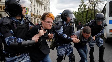 Le scandale Navalny : Arrestation politique et symbole de résistance en Russie